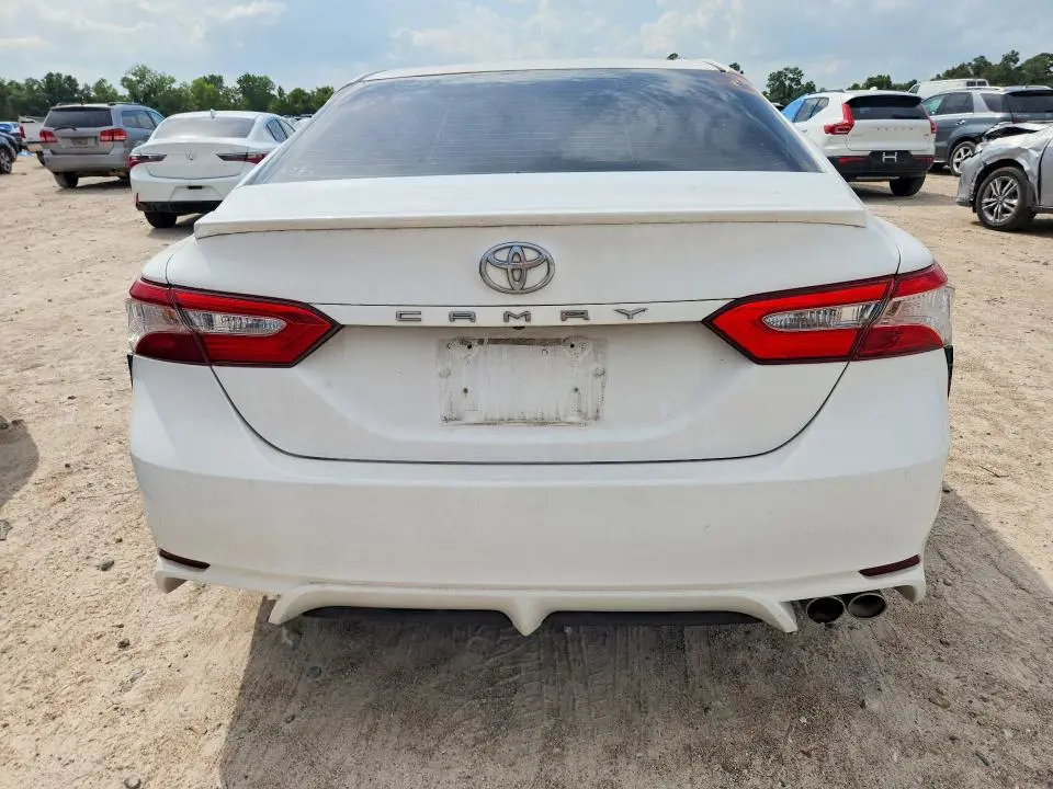 2018 TOYOTA CAMRY SE  
