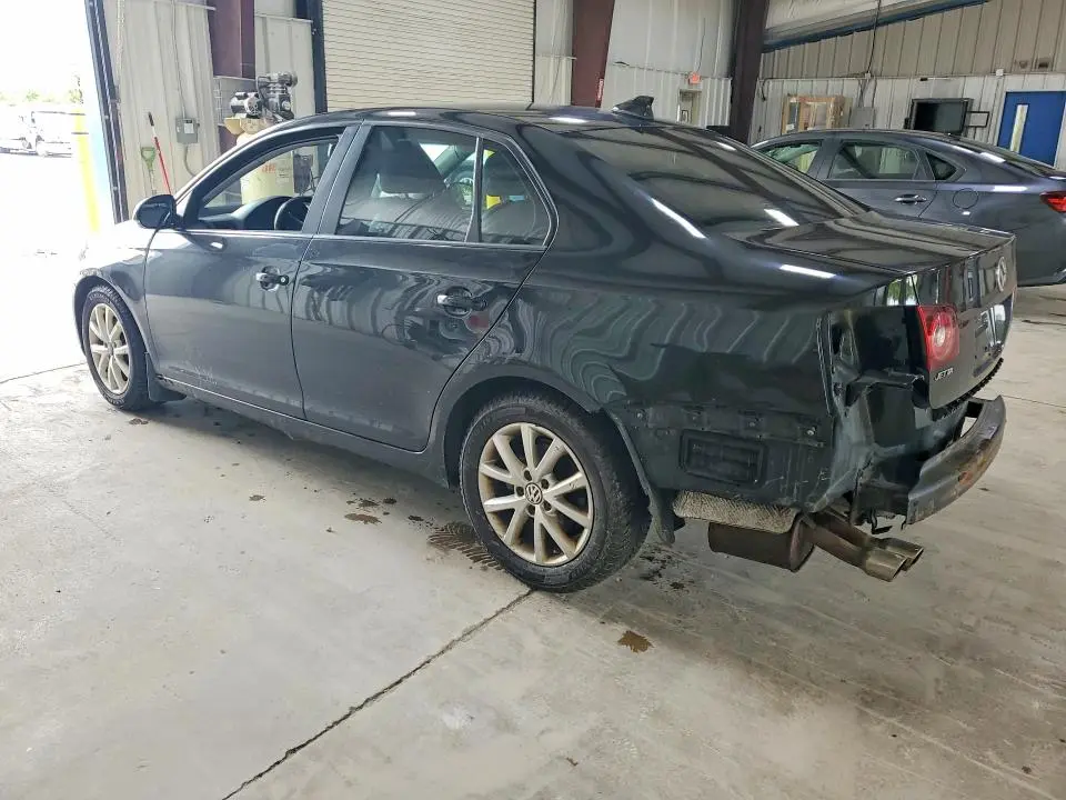 2010 VOLKSWAGEN JETTA SE  