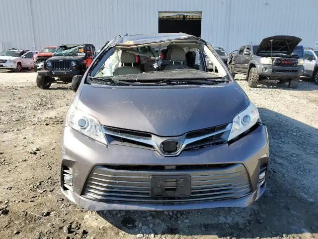 2019 TOYOTA SIENNA XLE  