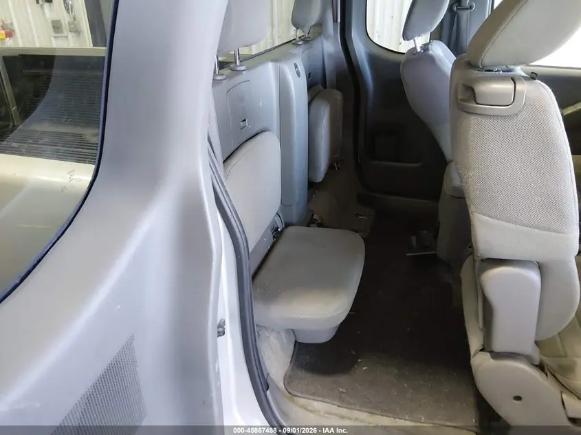 2014 NISSAN FRONTIER S