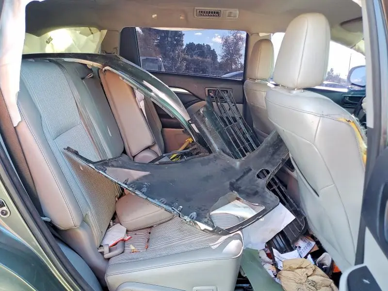 2015 TOYOTA HIGHLANDER LE  