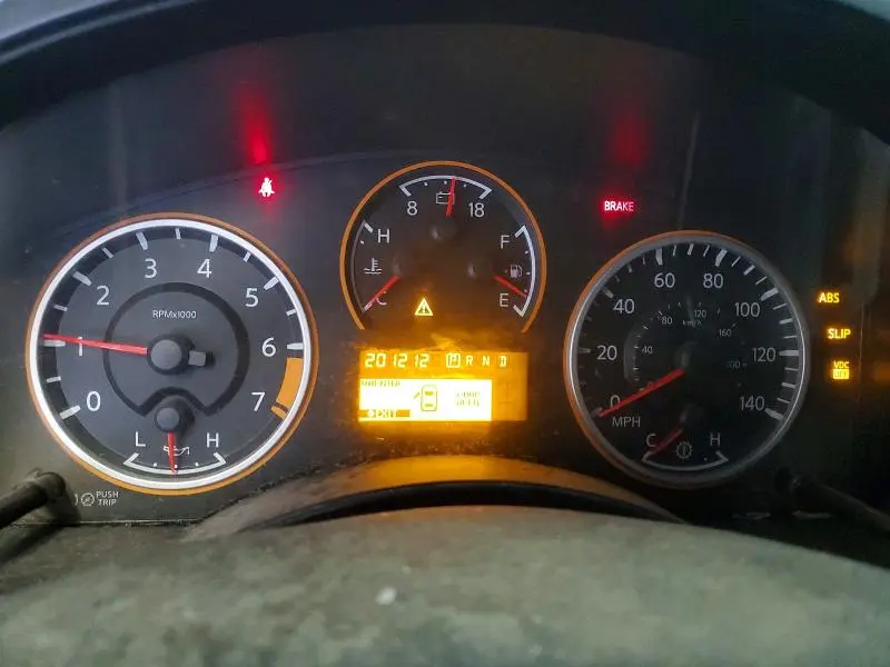 2010 NISSAN TITAN SE  