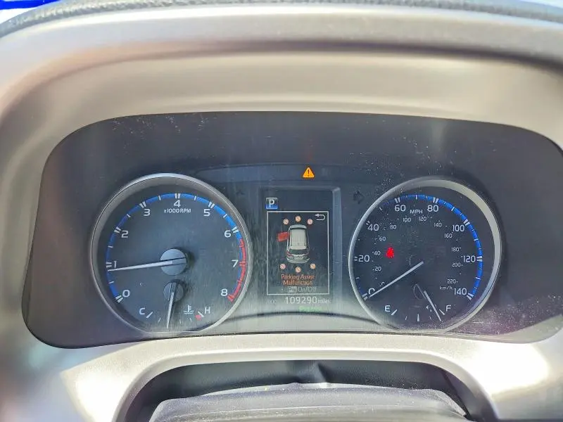 2018 TOYOTA RAV4 XLE  
