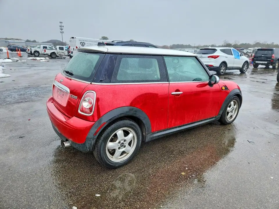2011 MINI COOPER   