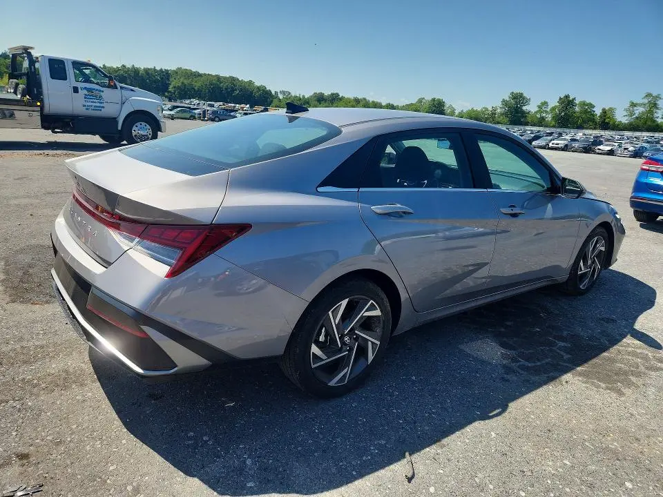 2025 HYUNDAI ELANTRA SEL  