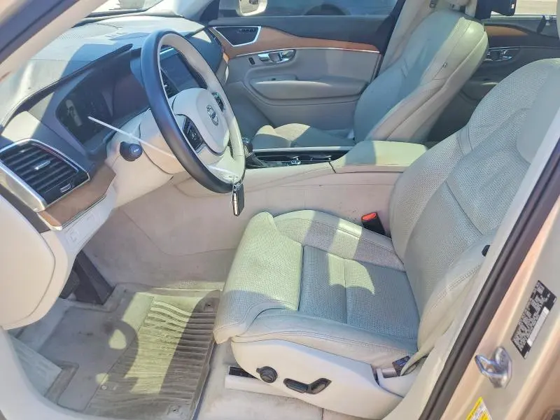 2016 VOLVO XC90 T6  