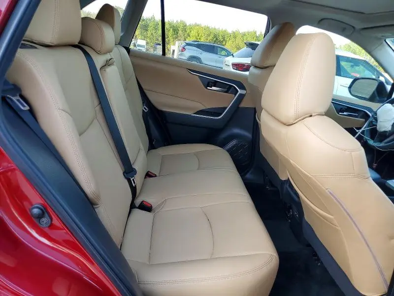 2022 TOYOTA RAV4 XLE  