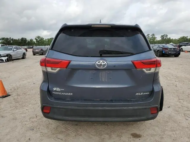 2018 TOYOTA HIGHLANDER SE  