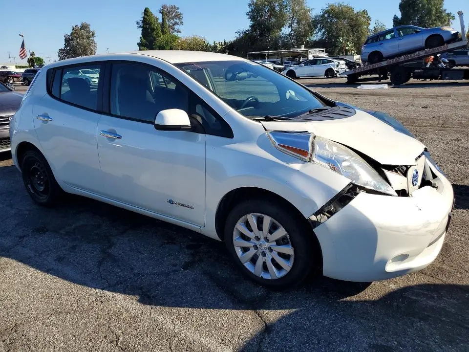2015 NISSAN LEAF S  