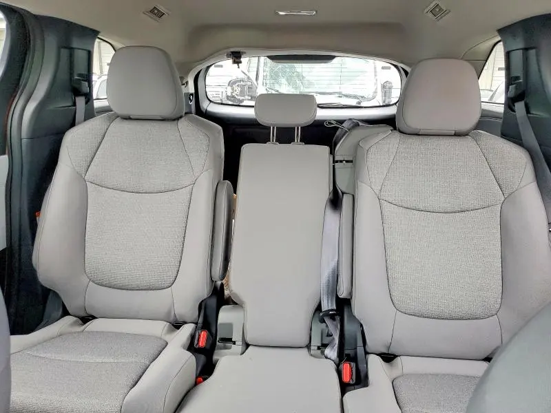 2025 TOYOTA SIENNA LE  
