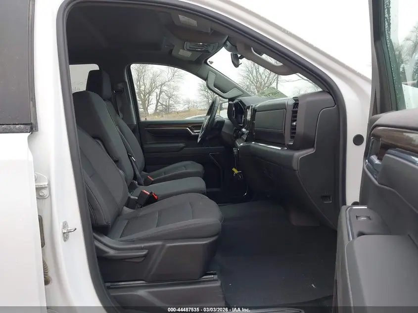 2024 CHEVROLET SILVERADO 1500 4WD  SHORT BED LT