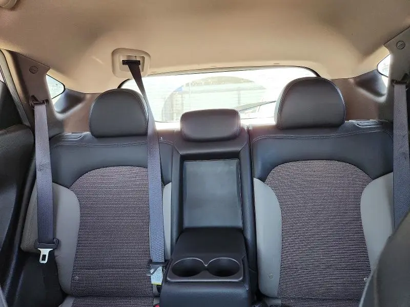 2010 HYUNDAI TUCSON GLS  