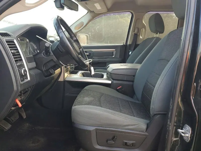 2016 RAM 1500 SLT  