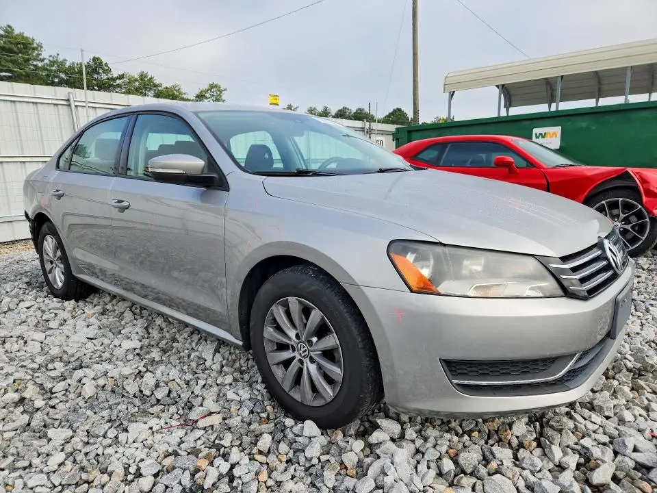 2013 VOLKSWAGEN PASSAT S  