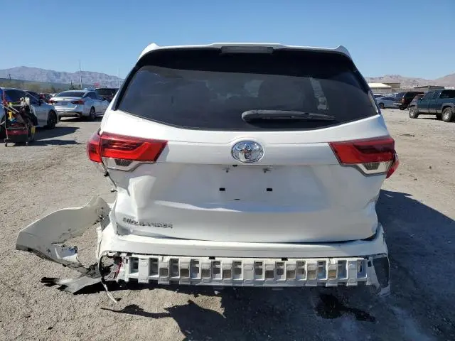 2019 TOYOTA HIGHLANDER LE  
