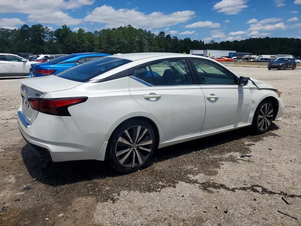 2022 NISSAN ALTIMA SR  