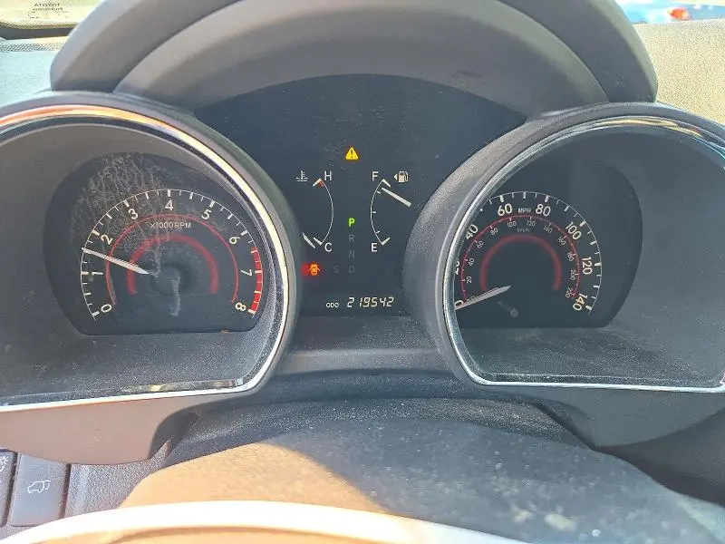 2011 TOYOTA HIGHLANDER SE  