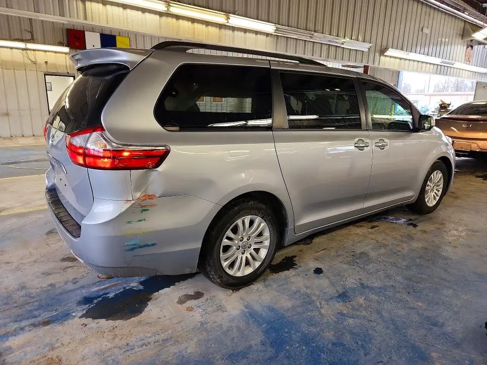 2015 TOYOTA SIENNA XLE 8-PASSENGER  