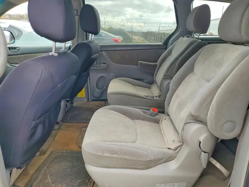2010 TOYOTA SIENNA LE 7-PASSENGER  