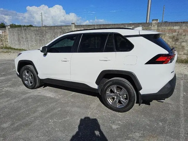 2024 TOYOTA RAV4 XLE  