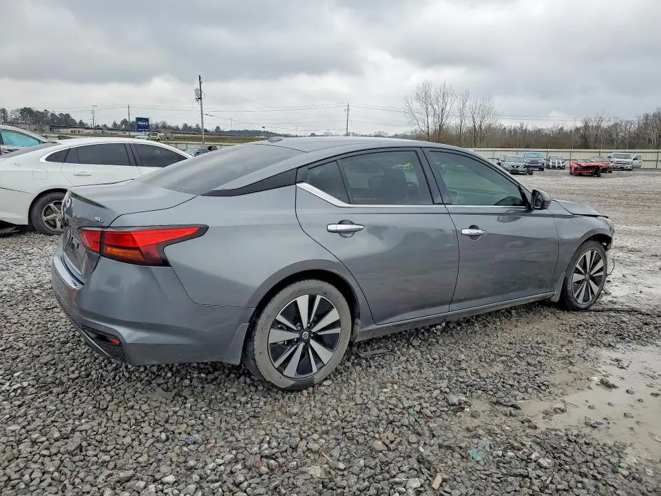 2022 NISSAN ALTIMA SL  