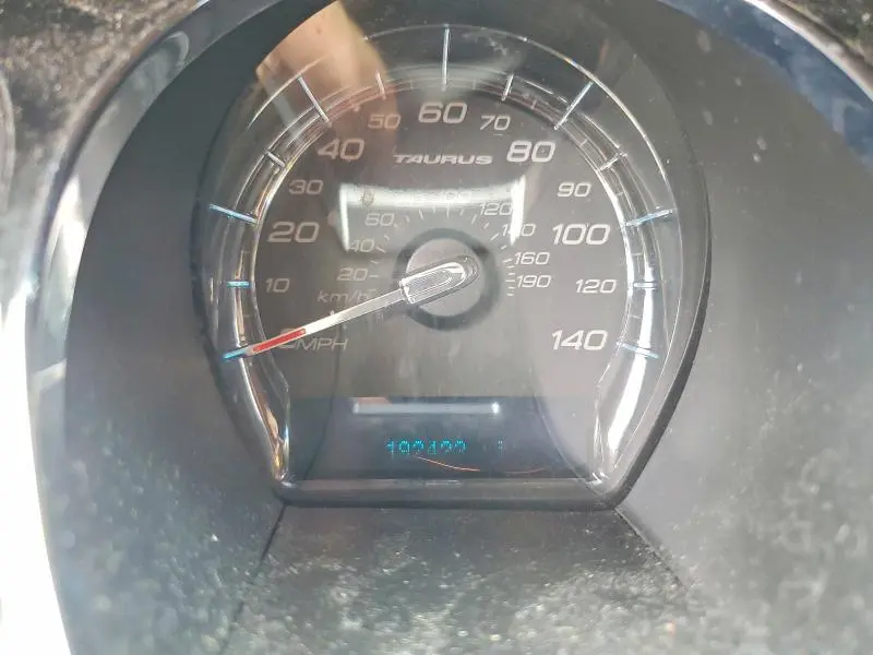 2010 FORD TAURUS LIMITED  
