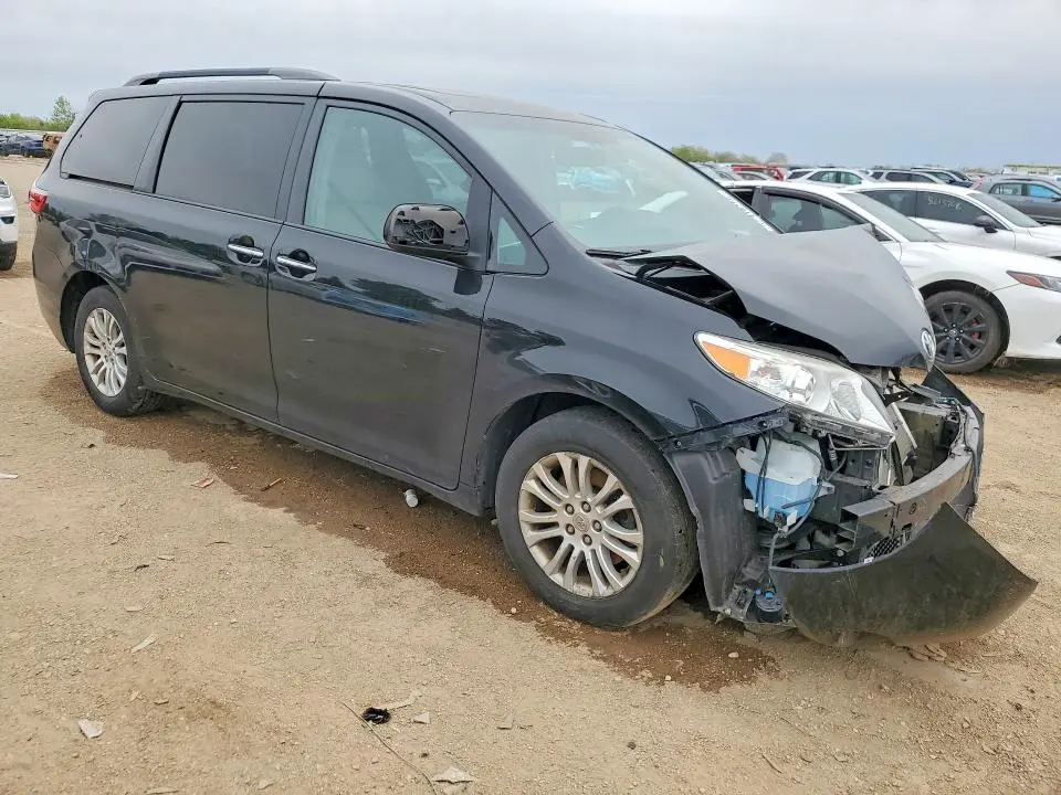 2015 TOYOTA SIENNA XLE 8-PASSENGER  