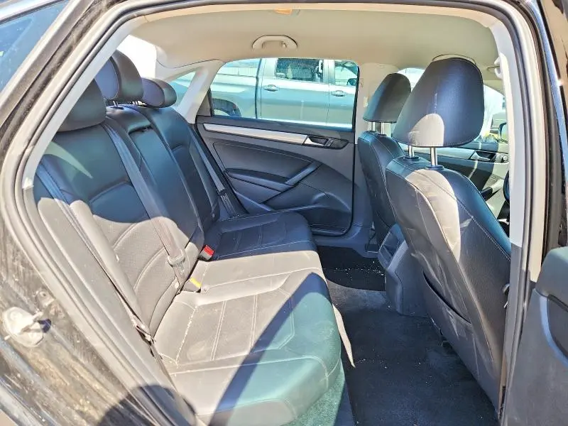 2015 VOLKSWAGEN PASSAT S  