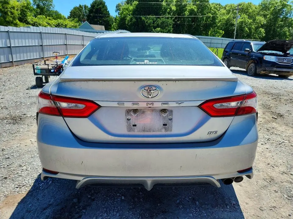 2018 TOYOTA CAMRY SE  