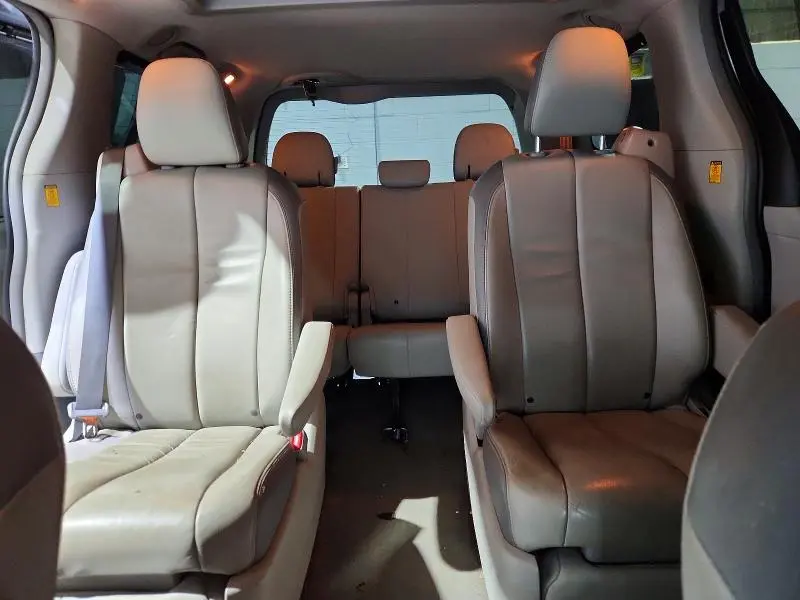 2013 TOYOTA SIENNA LIMITED 7-PASSENGER  