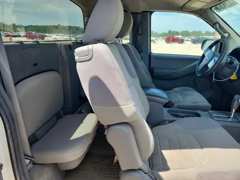 2013 NISSAN FRONTIER S  