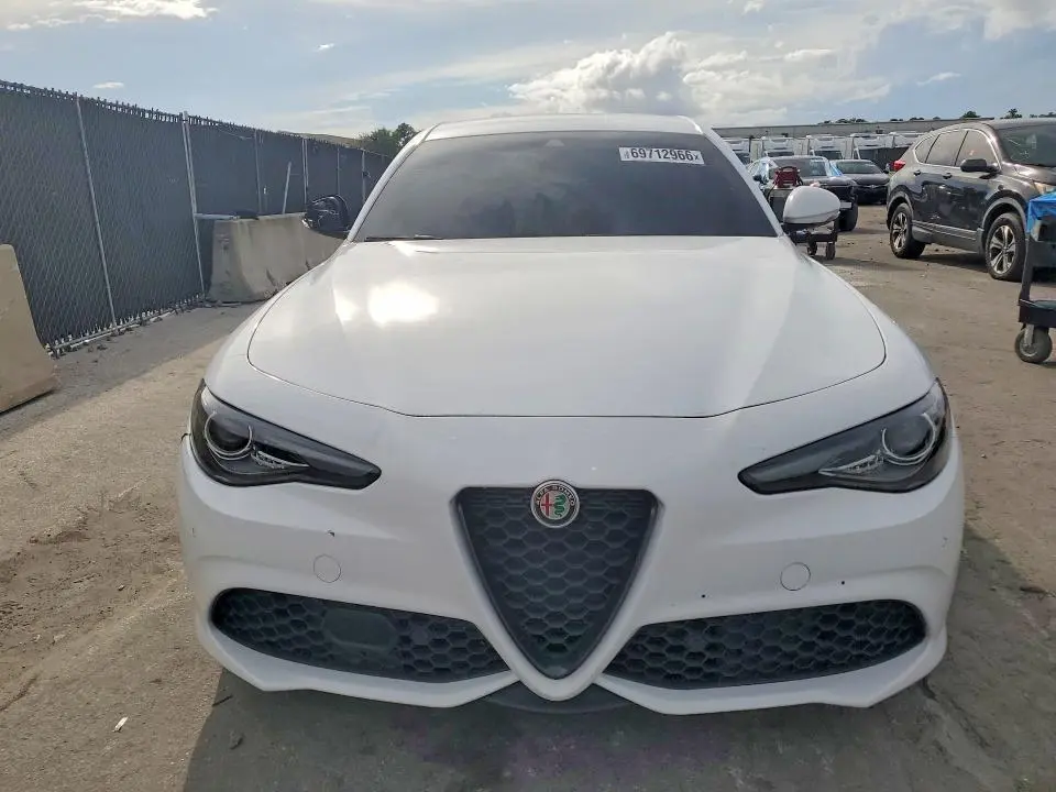 2022 ALFA ROMEO GIULIA   