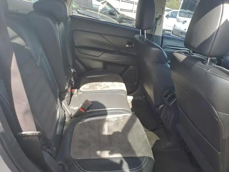 2020 MITSUBISHI OUTLANDER SE  