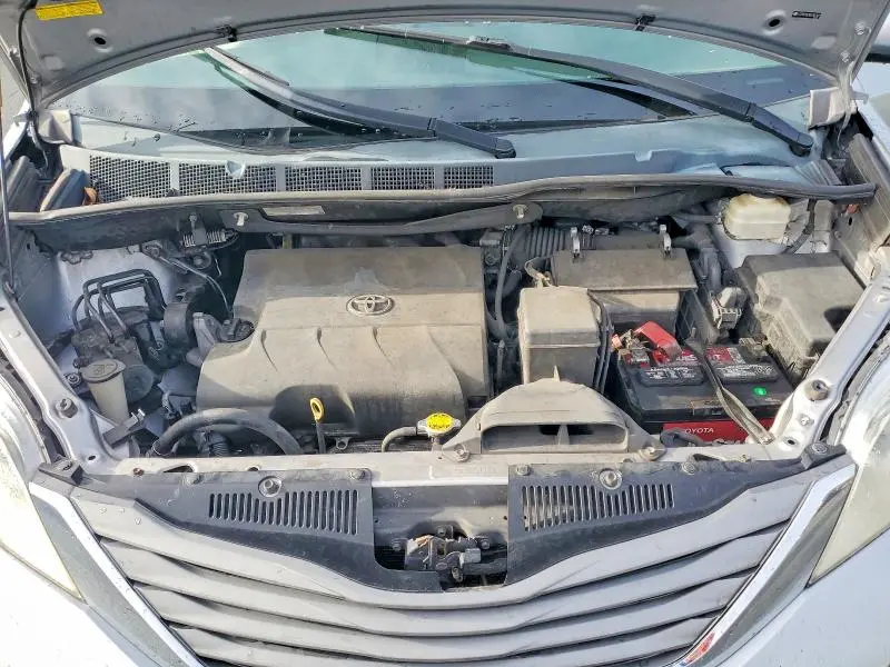 2013 TOYOTA SIENNA XLE 8-PASSENGER  