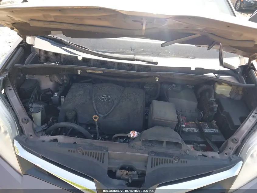2018 TOYOTA SIENNA LE 8 PASSENGER