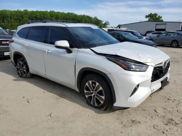 2022 TOYOTA HIGHLANDER XLE  
