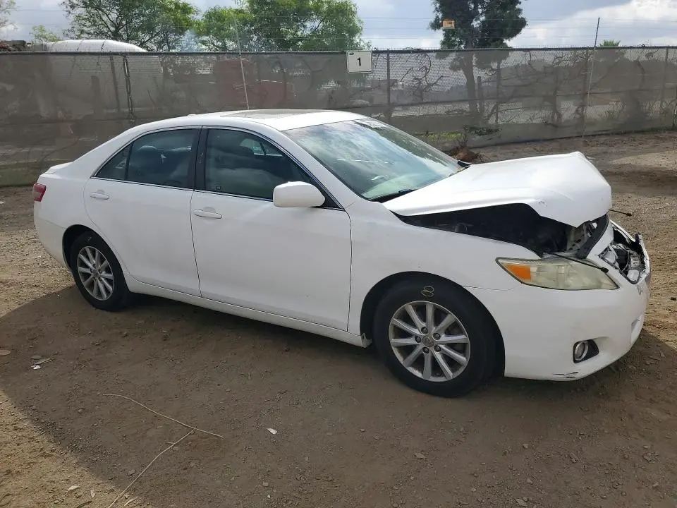 2011 TOYOTA CAMRY XLE  
