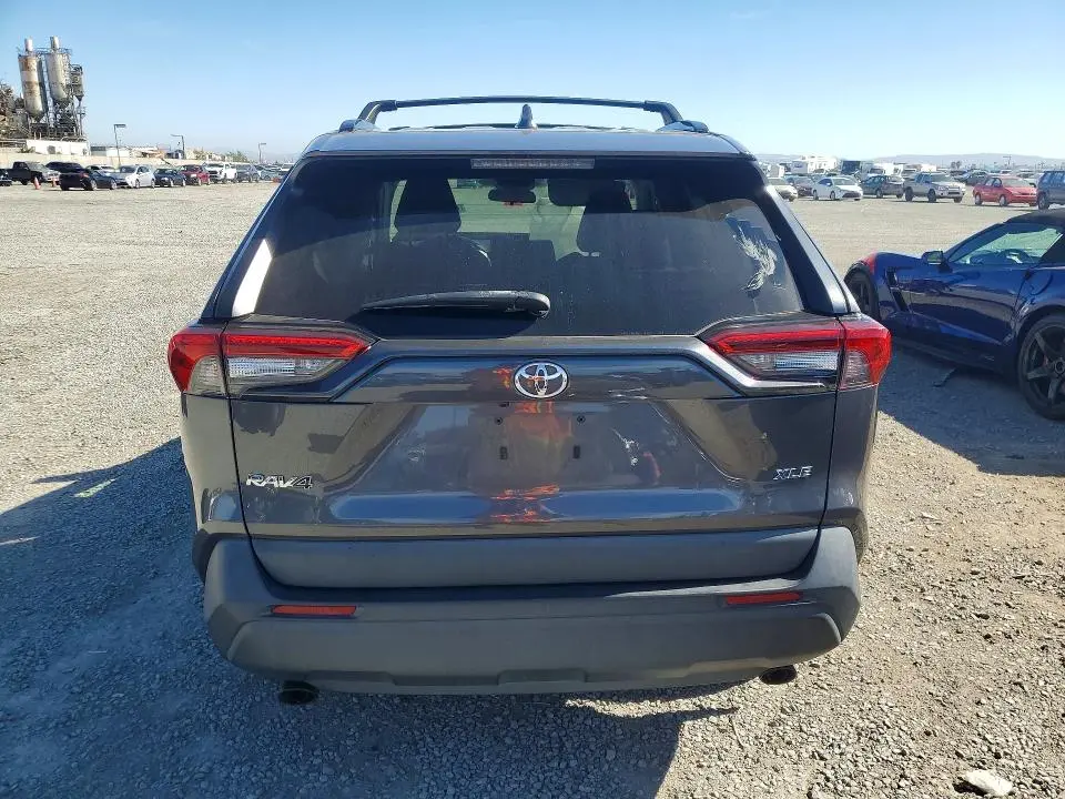 2022 TOYOTA RAV4 XLE  
