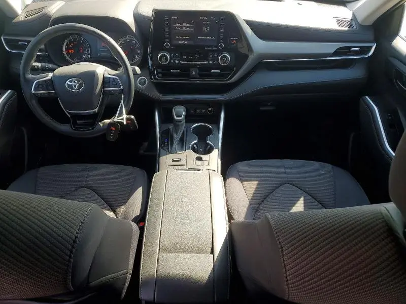 2021 TOYOTA HIGHLANDER LE  