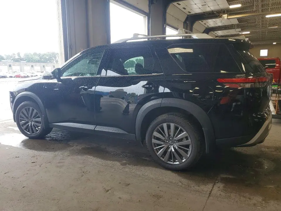 2022 NISSAN PATHFINDER SL  