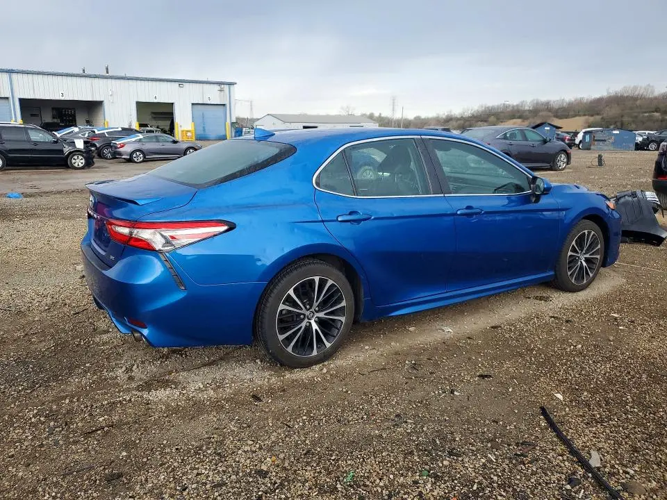 2019 TOYOTA CAMRY SE  