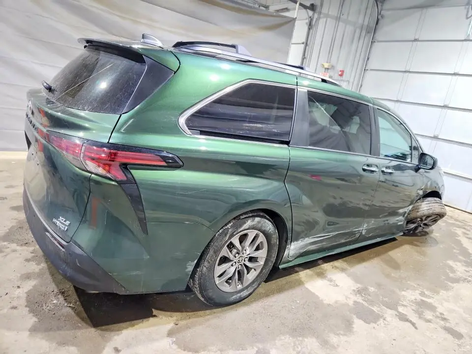 2021 TOYOTA SIENNA   