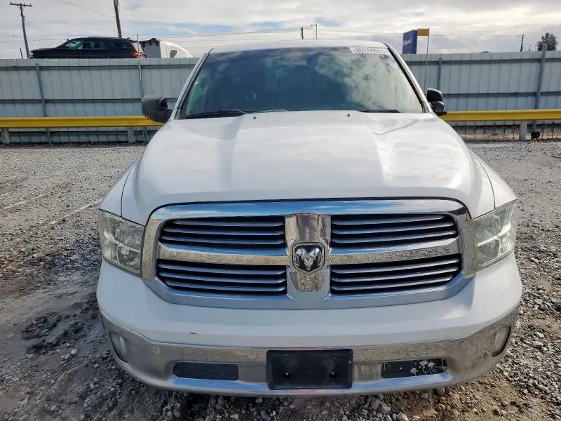 2016 RAM 1500 SLT