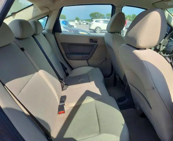 2010 FORD FOCUS S  