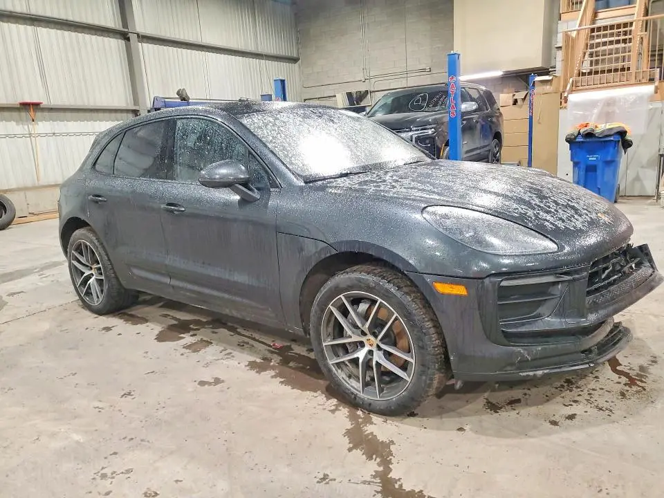 2024 PORSCHE MACAN   