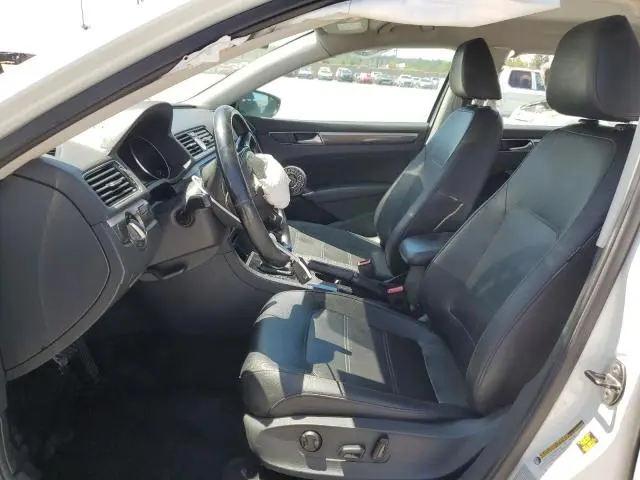 2017 VOLKSWAGEN PASSAT SE  