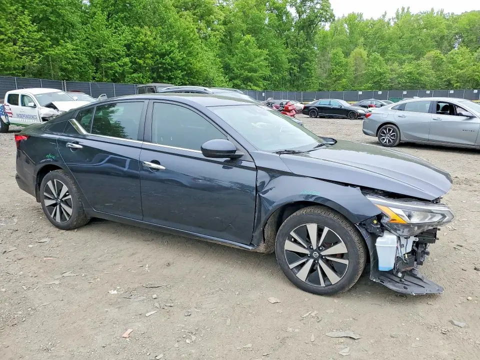 2022 NISSAN ALTIMA SV  