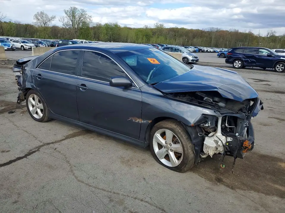 2011 TOYOTA CAMRY SE V6  
