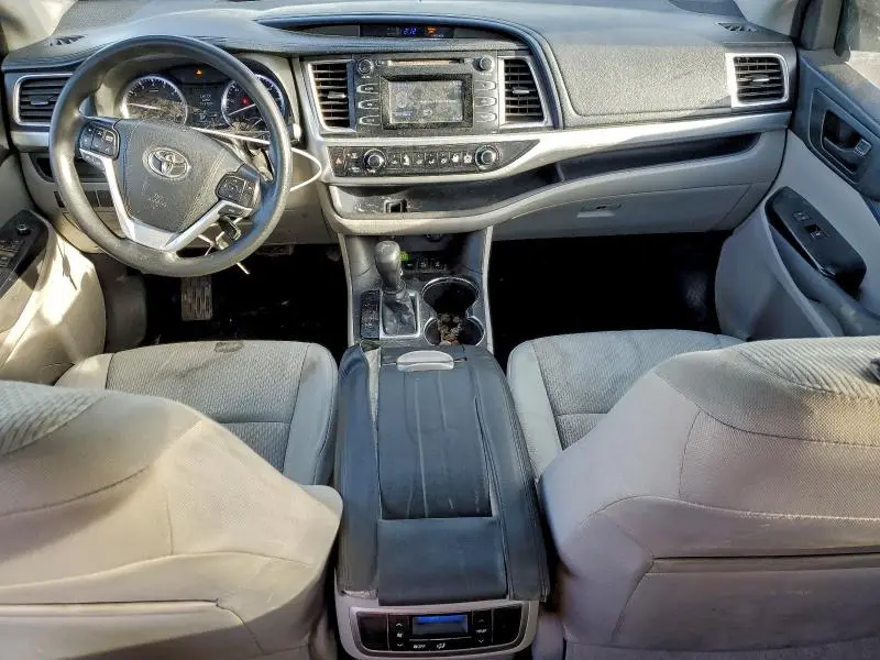 2016 TOYOTA HIGHLANDER LE  