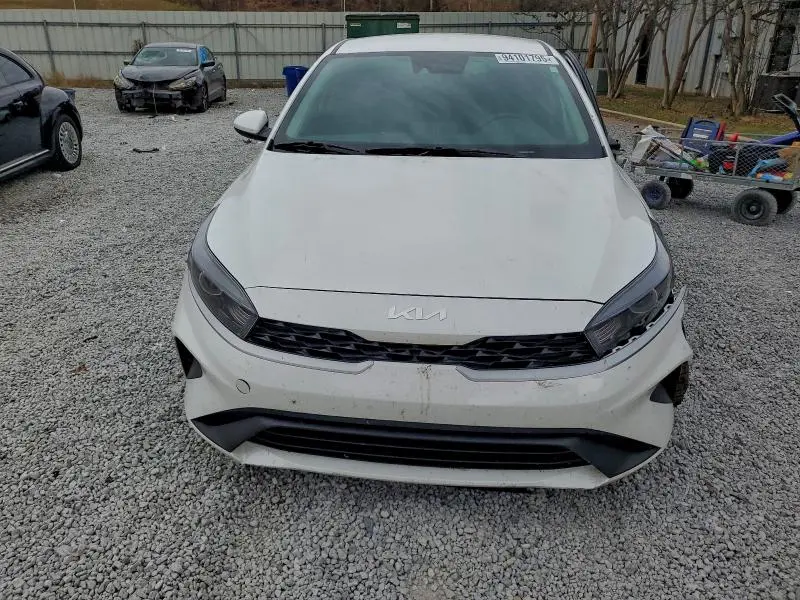 2023 KIA FORTE LX  